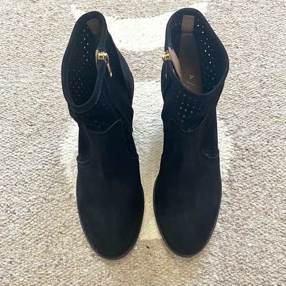 Anthropologie Ryan Perforated Suede Heeled Ankle Boots in Black Size 8 - Picture 4 of 11